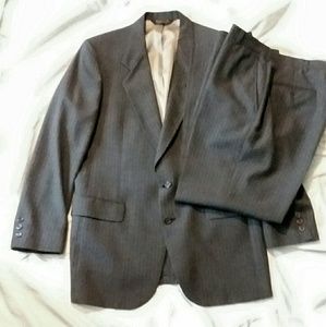 ^Men's Suit